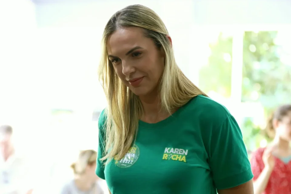Karen Rocha destaca força das mulheres e defende mais proteção, saúde e autonomia financeira.